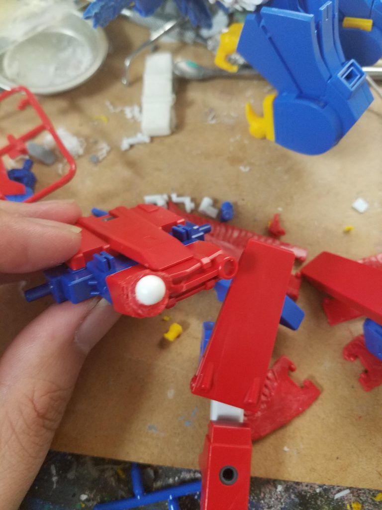 ウミトライオン加工途中
マンタモチーフらしいのですが、マンタには出来ないなと挫折、カニを参考に造形していきました。