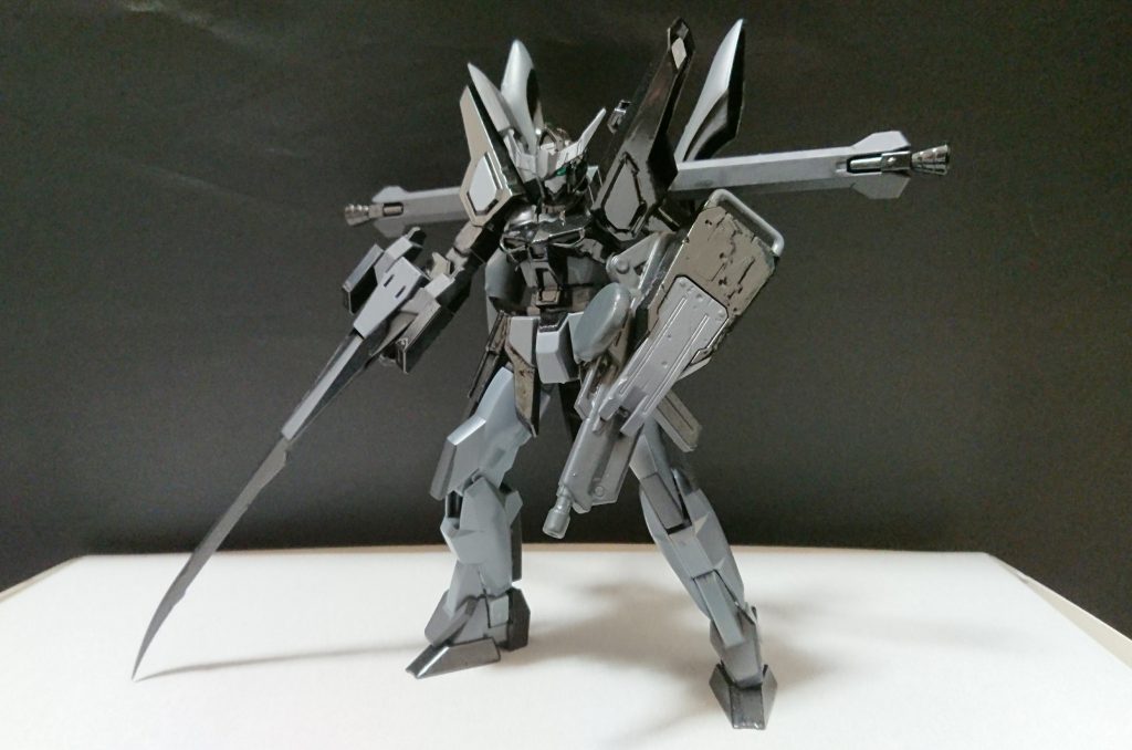 機体名：バルバトス・アーレ

[武装]改修型マシンガン、ブレード、バルカン、ワイヤートラップ、となっている。

[総合スペック]1.0～13.0の内。
7.5と断定。

機動力と運動性が高い機体(自爆出来る)。
森林や暗いエリアを好み戦う、トラップを仕掛ける事を得意とする。

改修型マシンガンは威力が高くドラムマガジン式。

この機体の右目は黄色くアンチステルス機能を搭載している。