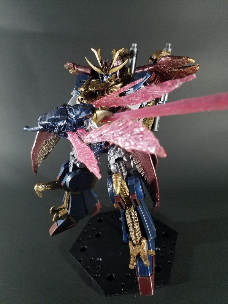 ビームの羽とビームの剣はヒートペンとリューターを使い加工を施しました。