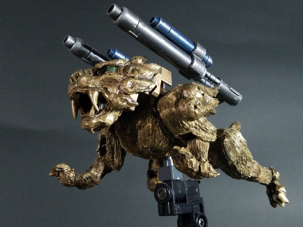 リクトライオン頭部は獅子舞を参考にヒートペンで盛っていき形を作りました。
身体部分には毛並みをつけてあります。
もちろん、パテは使用せずです!!