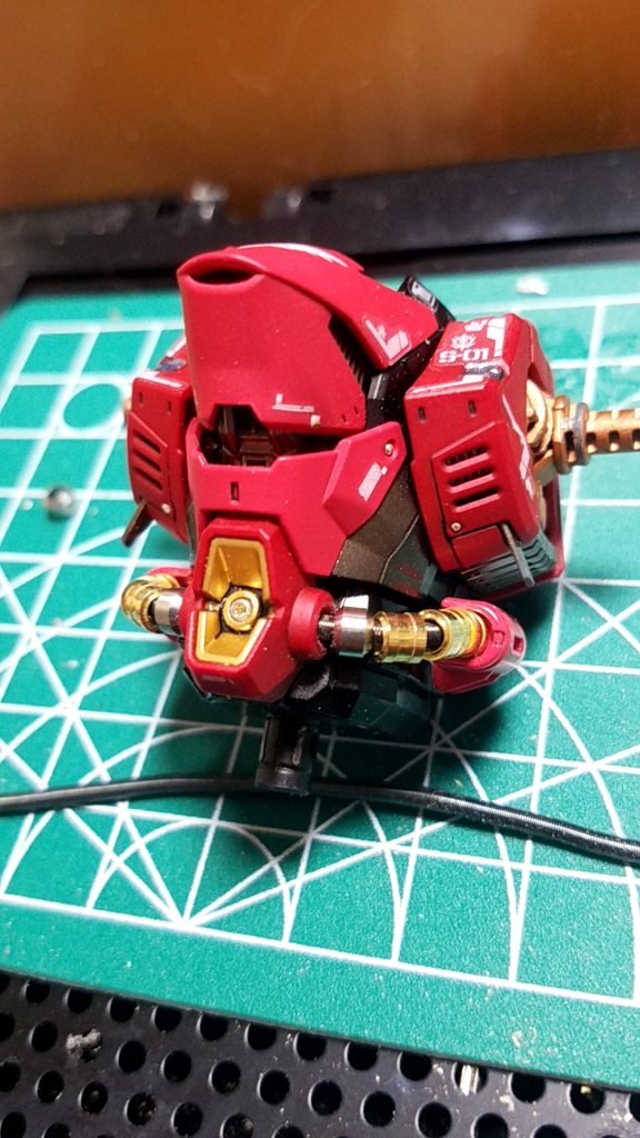 最終的に腹部動力パイプはメタルパーツにしました。