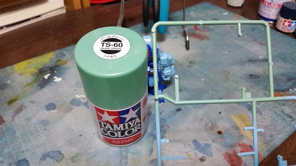 本体色はパールグリーン、ブリティッシュグリーンを使用しています。