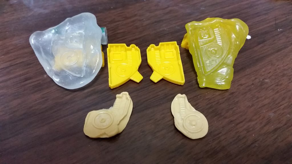 スクリュー部は元の状態だとへこんだ構造でカッコ悪いため、内部のスクリュー部を複製し、パテでかさ上げして複製したものを貼り付けています。