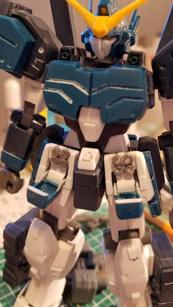 フロントスカートのミサイルはコトブキの丸モールドを加工してます