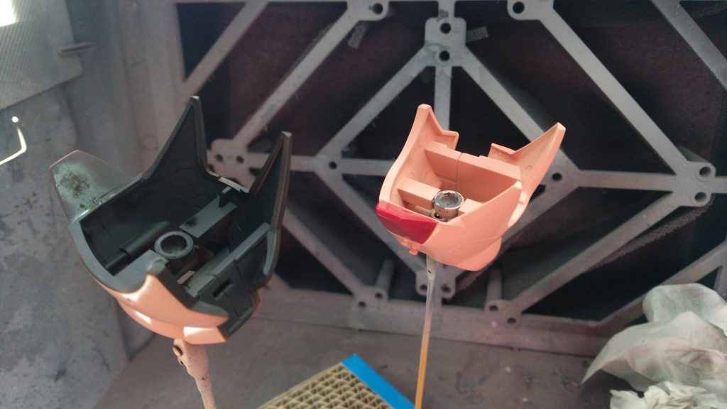 装甲裏側はエナメルのフラットブラックで