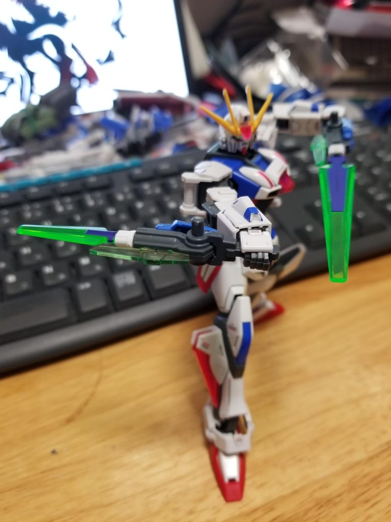 1枚オーバーしましたが、ここから制作時の写真です。
とは言っても途中の写真があんまりないです……
これは武装が完成した時の写真です。
まだ手持ちにするつもりでした。