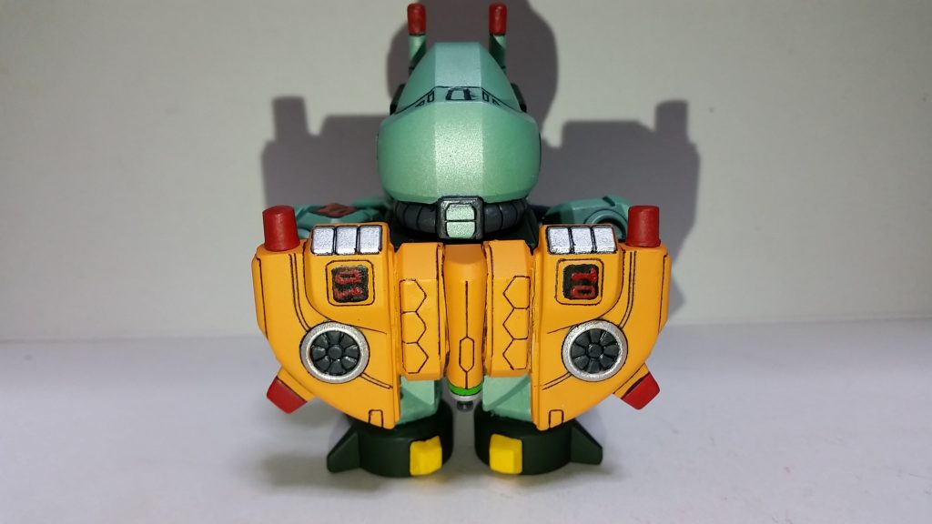 OPなどで見た腕組み状態が好きで、今回は腕を組んでるように見えるようにしました。ポーズ固定です。