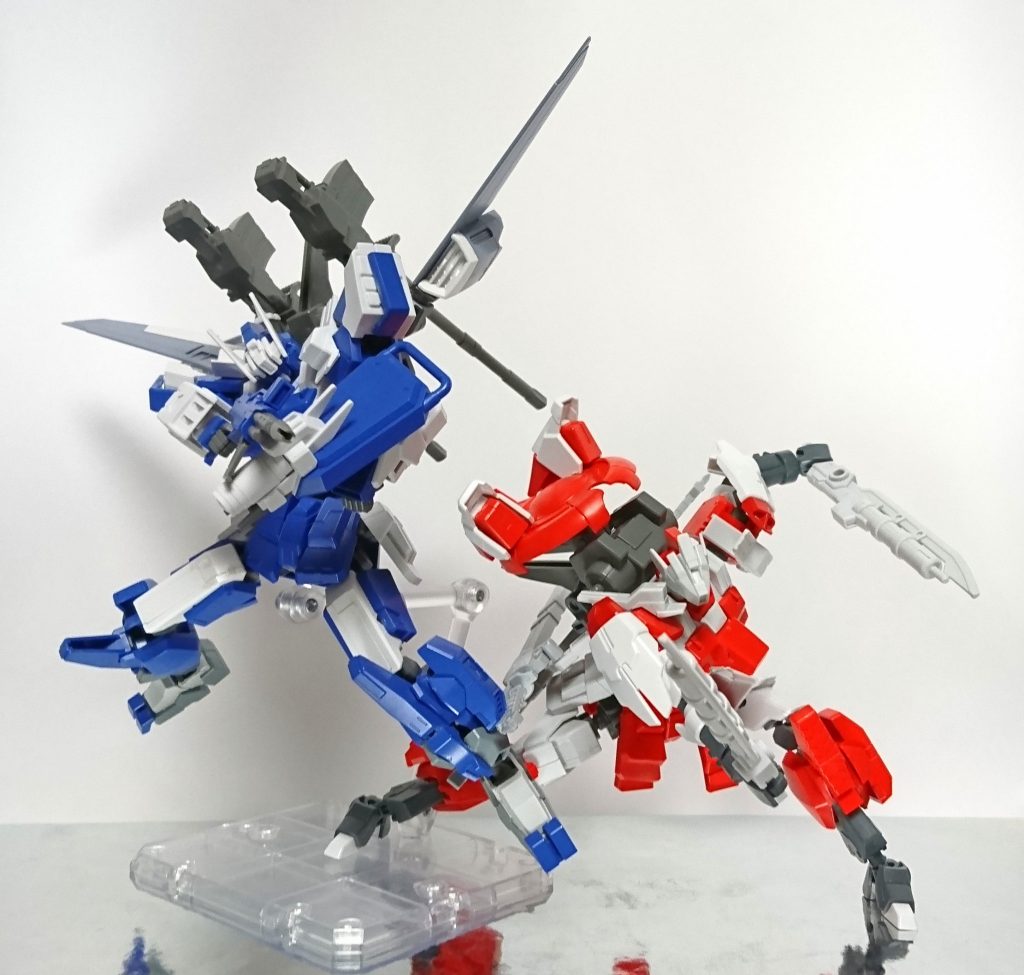 最後にツーショットで。
たまにはこういうお遊びも良いですね。
これもまた、ガンプラの楽しみ方のひとつだと思います。
最後までご覧頂きありがとうございました。