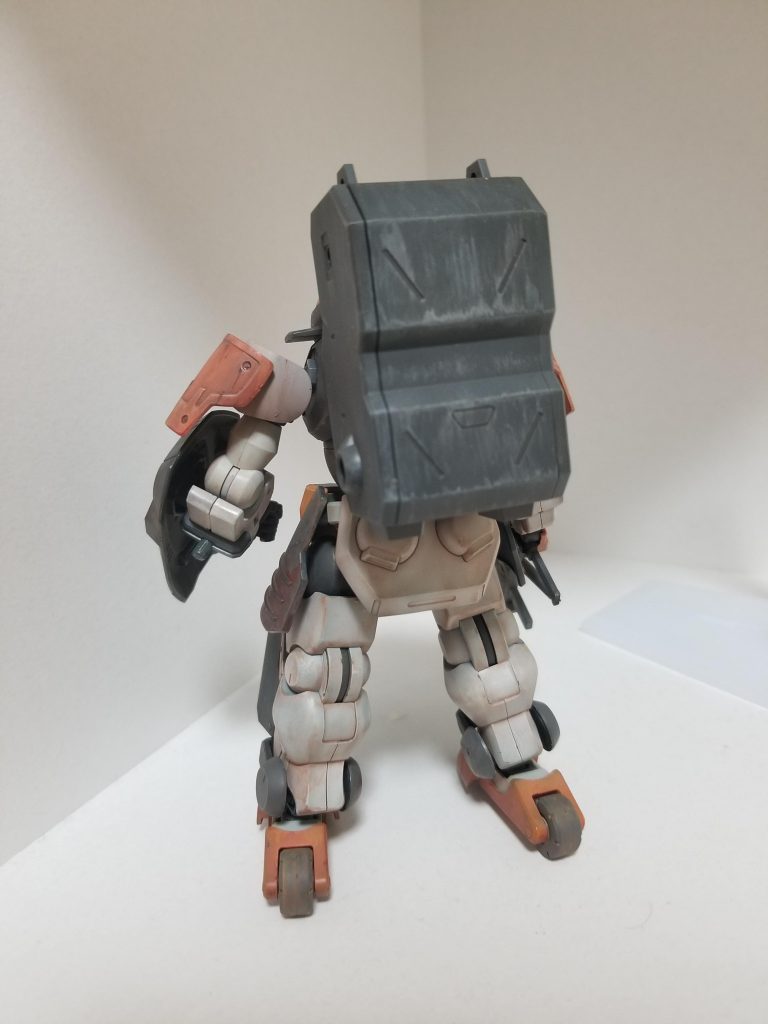 背面。コンテナは比較的綺麗