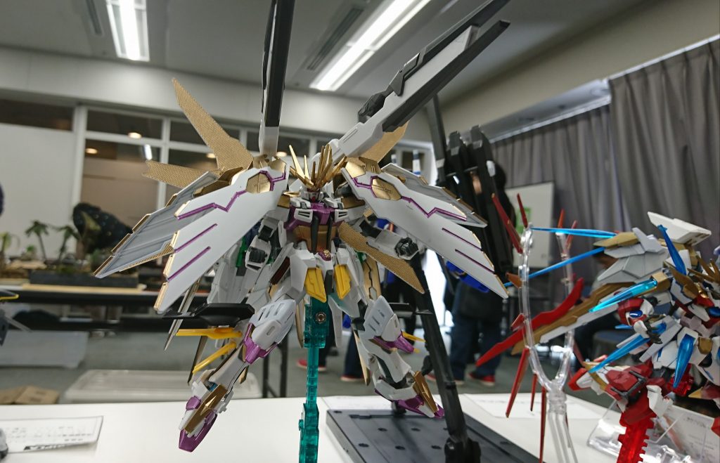 こちらも同じく杜展会に展示するために作りました。
バカ火力としてツインサテライトキャノンを積んでみました
この作品は既存の3機と激闘の末に破壊されたという設定を考えております。
よってこの作品のリメイクはありません。
ただし、破壊したパーツを利用して改修をする作品があるのでそういった意味ではリメイク作品に使用する予定です。