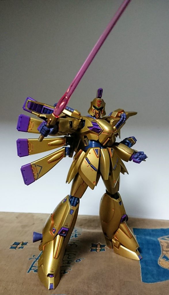 プレバンの、ベラロナSPを見た時に。
僕の中では、コレジャナイ！感じがすごく沸き上がりまして。(笑)
貴族主義を象徴するような機体。財力と権威を掲げるなら、やはりこの色だろう、と。(安直イメージw)