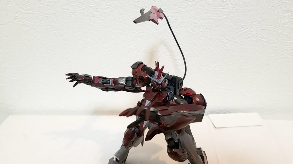 アイアンネイルとテイルブレード
爪そのものが武器であり本機が1番使っている武装
テイルブレードはオールレンジ攻撃