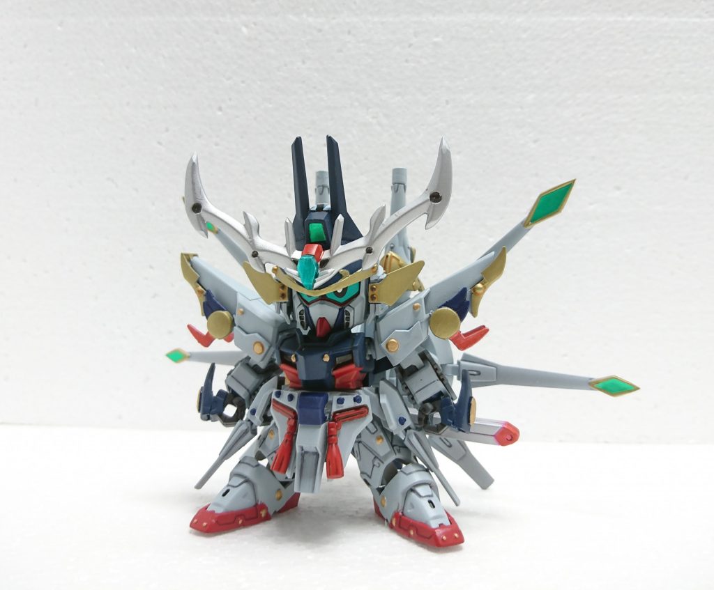 武者デスティニー頑駄無の相棒として制作。武者ゴッド丸やストライク劉備をベースにHGレジェンドやジャンクパーツをミキシングしています。