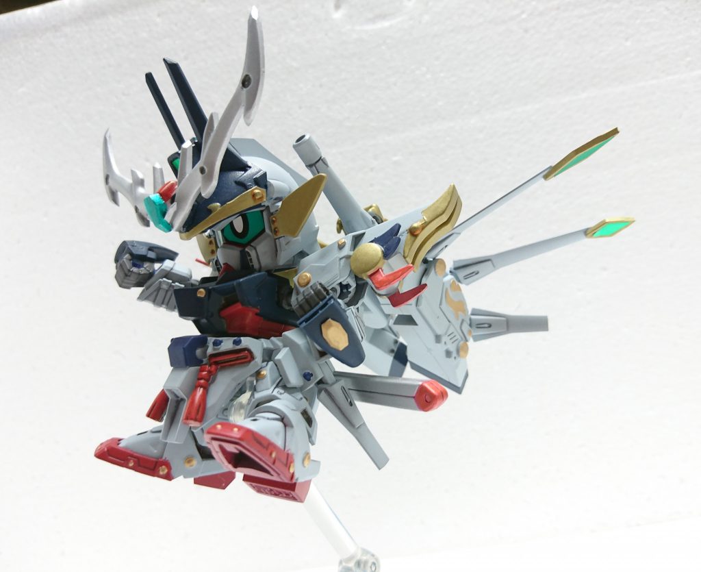 バックパックはレジェンドのをそのまま使っているので可動ギミックも使用できます