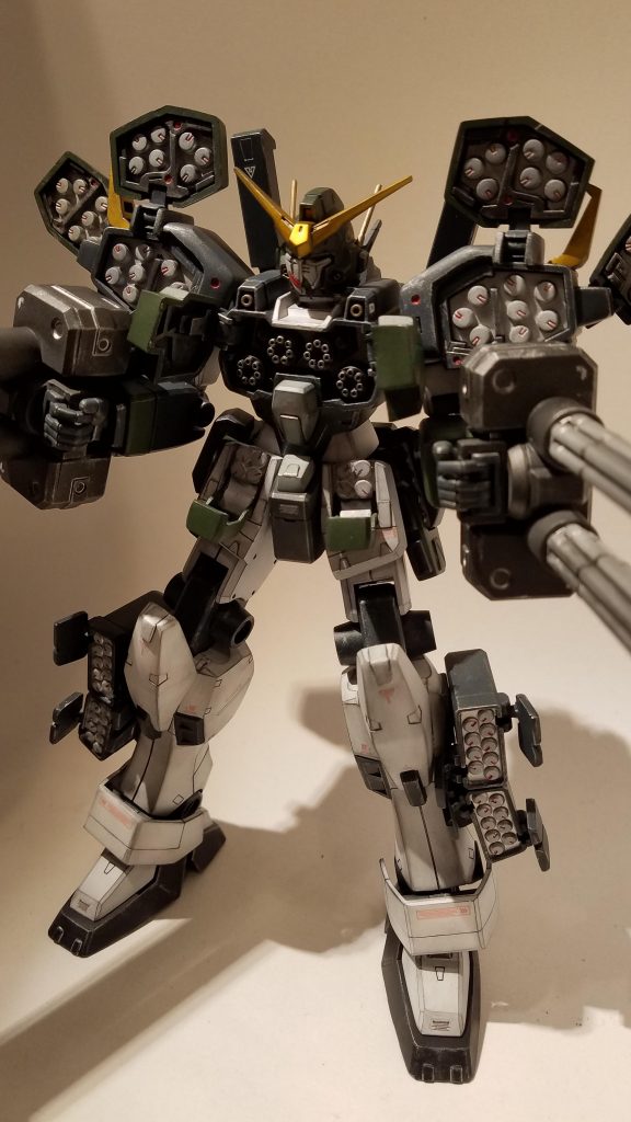 フルオープン1
フロントスカートのミサイルが無かったので自作しました