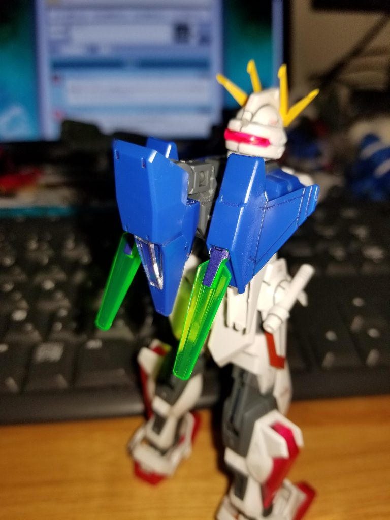 改造直後の写真。
コックピット側にスペースを作り、内部にボールデンアームズなどについてくる汎用関節を埋め込んだだけのお手軽改造です!
本当にあのパーツ便利ですねぇ…