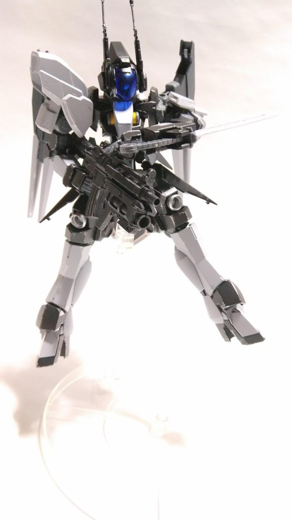 *アサルトライフル*
弾丸は現行のライフルより細いが貫通力が向上している。
銃身下部にはグレネードもあり、マルチに使用される。