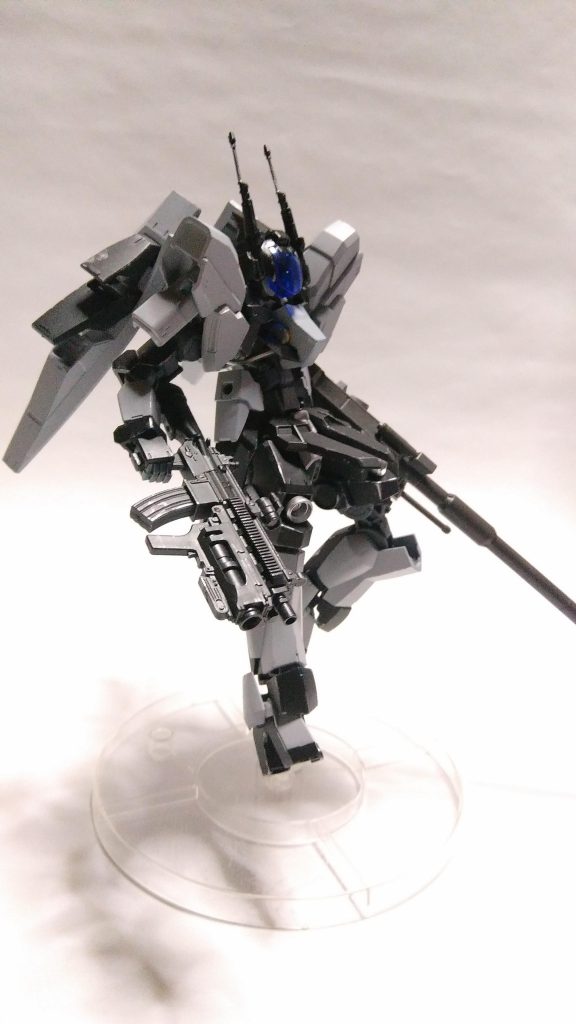 「高軌道スラスター」装備時は射撃武装をメインに使用する。