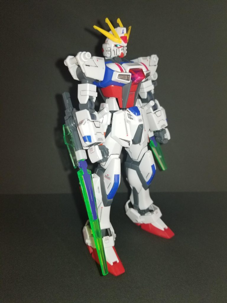 【機体データ】
機体名:ビルドストライクピクシー
型式番号:GAT-X105B/P
装甲材質:プラスチック
全高:17.7m
重量:63.2t+7.6t
【武装】
頭部バルカン砲
ビームサーベル 2本
シグルソード 1本
シグルダガー 1本
シールド
【特殊機能】
RGシステム