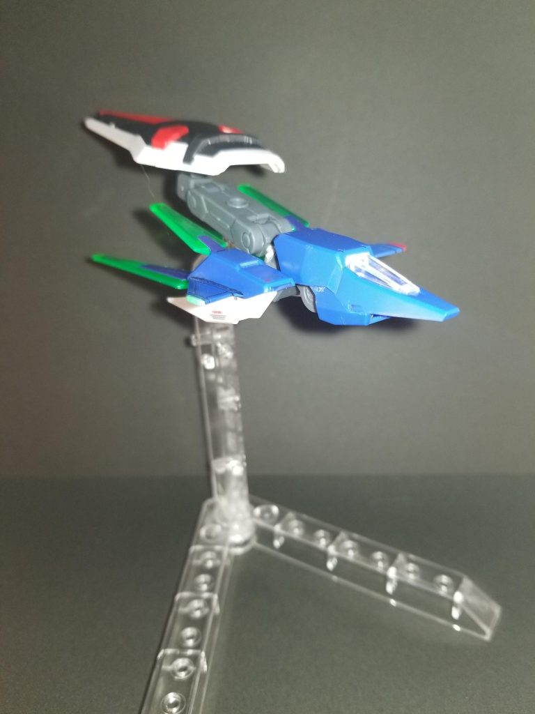 翼端にあるべき航空灯(位置灯)は塗装でそれっぽくしてみました。