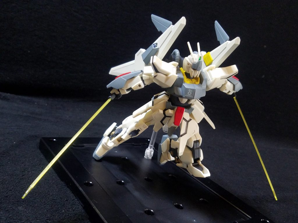 サーベル!!
動かしやすくて最近のガンプラはすごいなぁ思います(^-^)