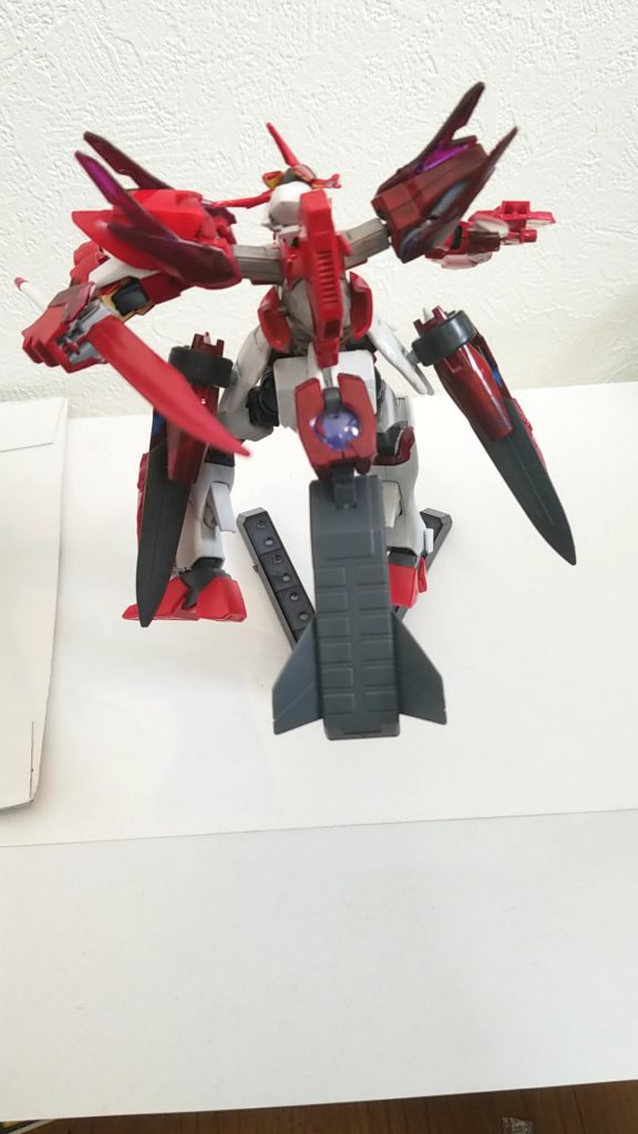 GNミサイル
パージ可能
トランザム中に接続部から粒子が漏れ、さながら鳥のしっぽのようになる