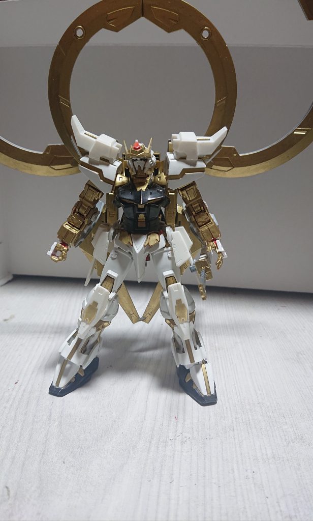 ヴォワチュールリュミエール∞

通常のものでは周囲の空間構造に対して干渉が見舞われていたが、アストレイがプロトタイプであったからか、ヴォワチュールリュミエールとのシンクロ率が高かったため、さらにVLの構造を複雑化

そして、本機とVLの色を統一させ、サブシステムとして機能を追加。
これにより、空間構造に対しての干渉の問題も解決

計画時以上の性能を見せた。
スラスターとしての機能も搭載。

(光輪が付けられなかったための無理やり設定なのは内緒(´・x・`))