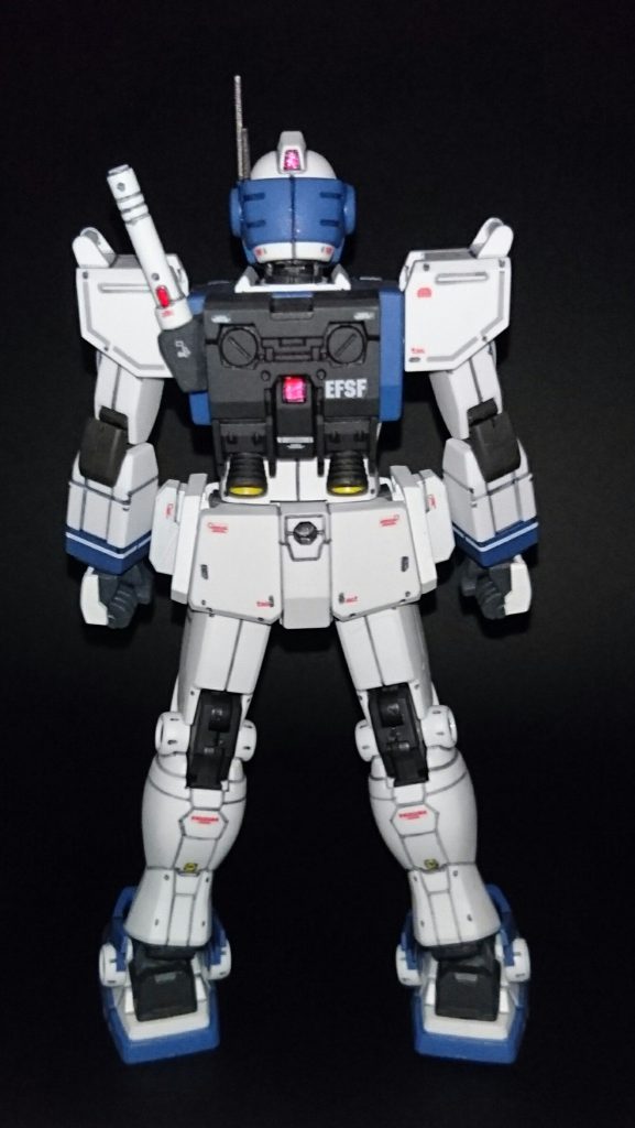 後面

バックパックには3㎜穴を空け、カスタマイズキャンペーンのジョイントパーツの形を弄ってサーベルラックとして追加しています。