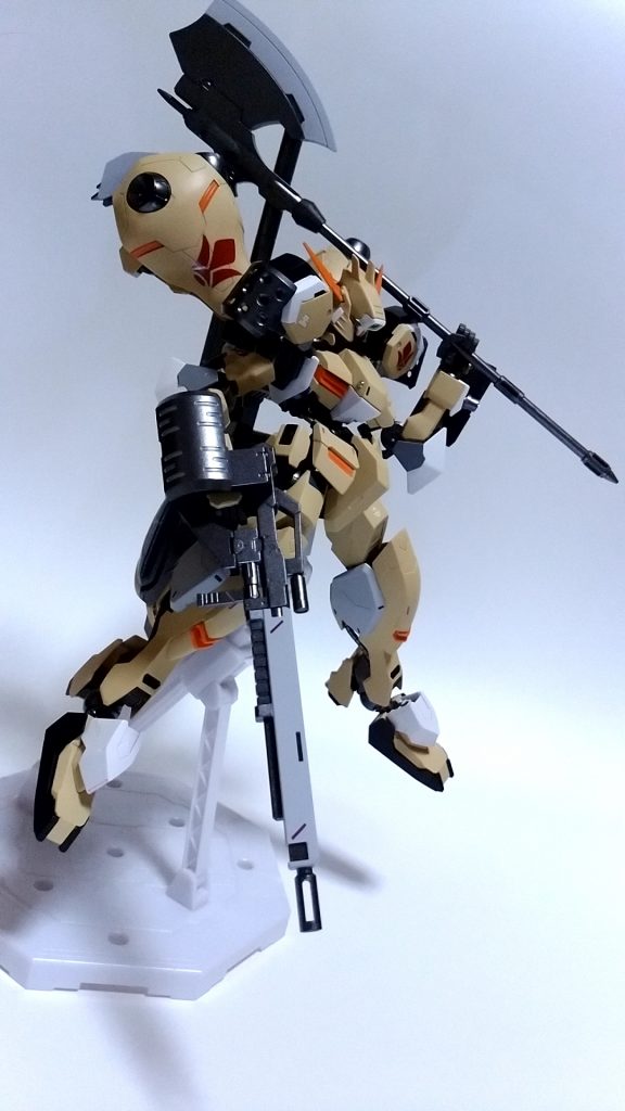 ハルバートを肩に担ぐ姿は昭弘にぴったりだと思います♪