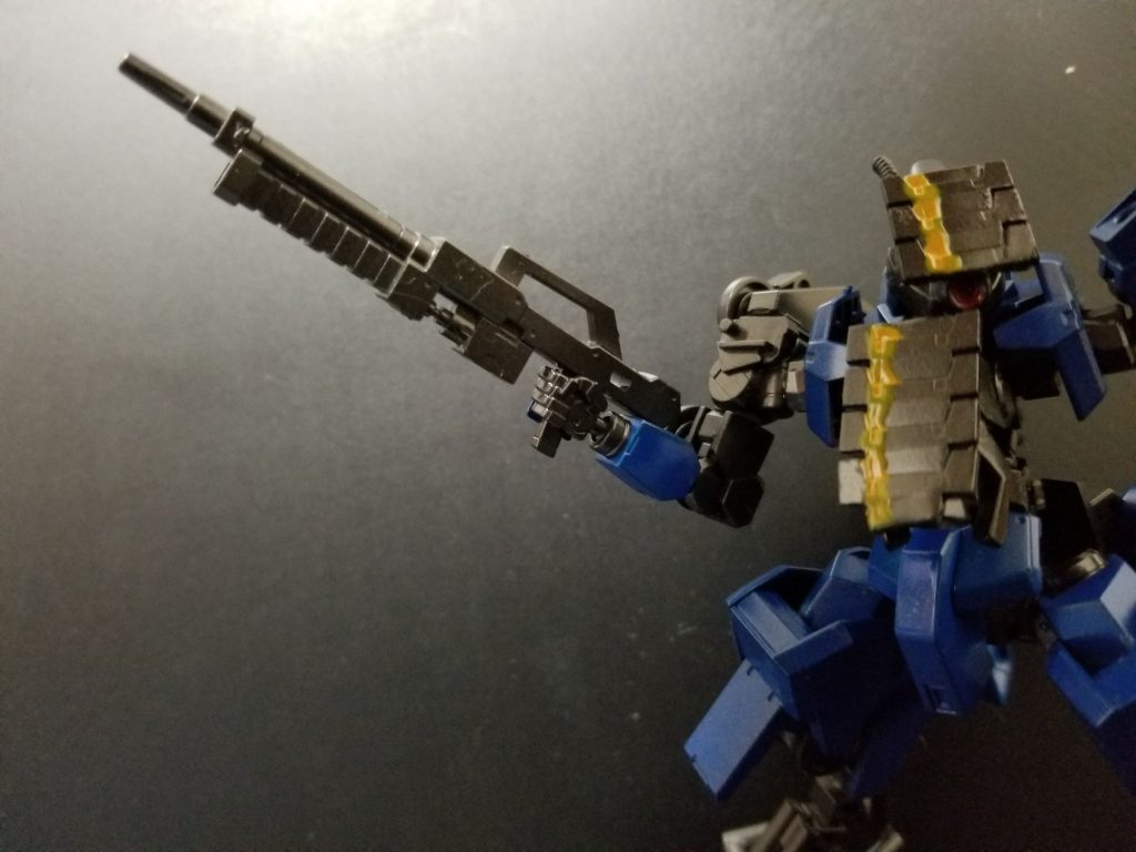 グレイズが使用しているライフル、しかしあらゆるパーツが欠けており、一応射撃はできるが精度と威力は下がっている。