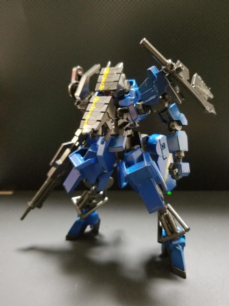 機体のほとんどがジャンクパーツ、特にグレイズ系のもので構成されている。
実戦で扱うには、この機体の癖に慣れる必要がある。