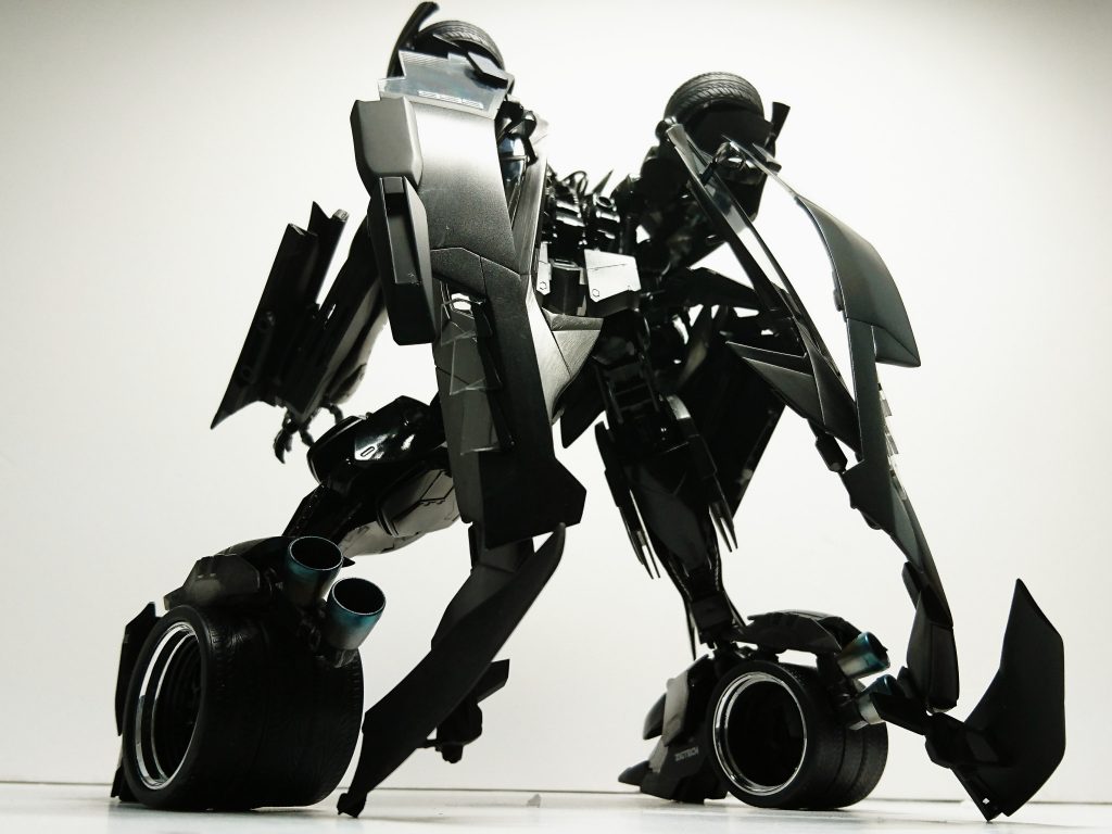 車のボディが背中に移動