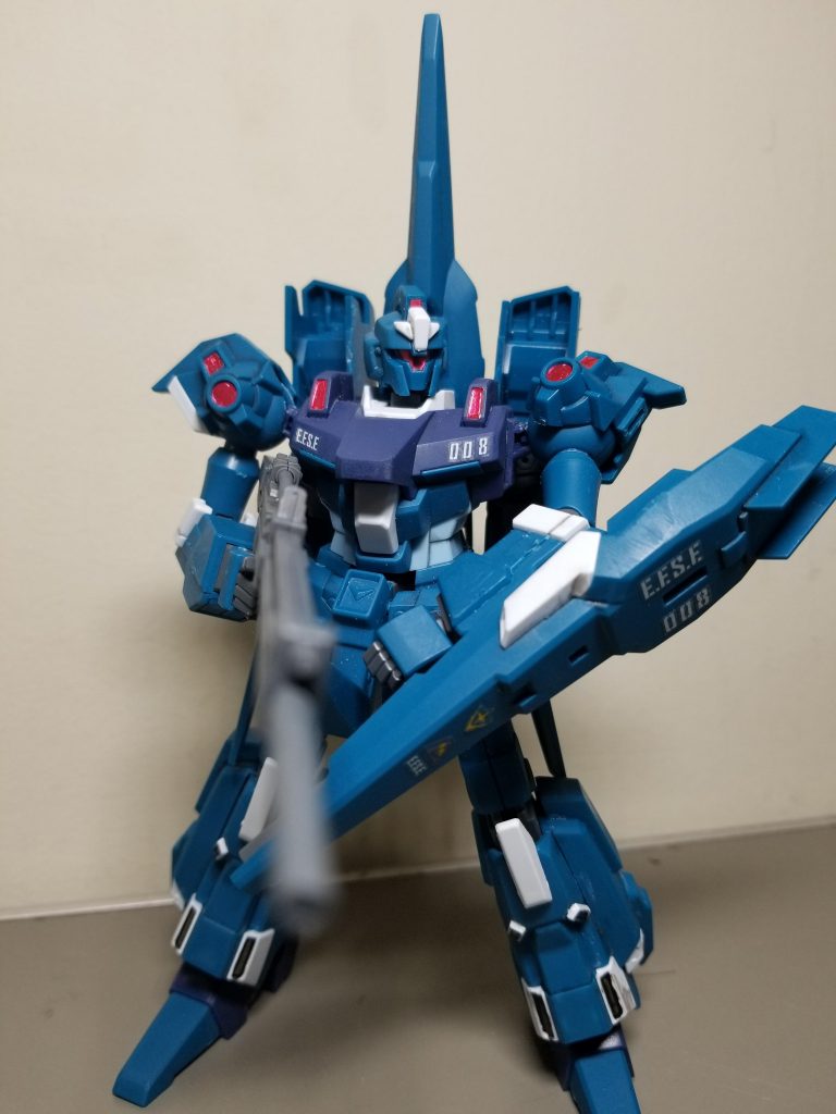 量産機らしからぬ大型のビームライフルがかっこいい