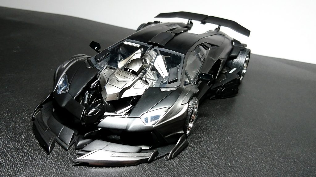 胸が回転してボンネットに。あ、度々すみません。スペースの都合で頭部も外して変形しました。