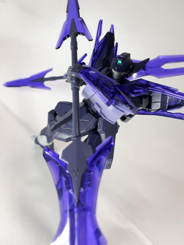 バックパックをパージし、両腕にマウントしていたGNガンランスを、GNランスと連結。格闘戦に特化した形態となり、トランザムにより、高速戦闘が可能となる。