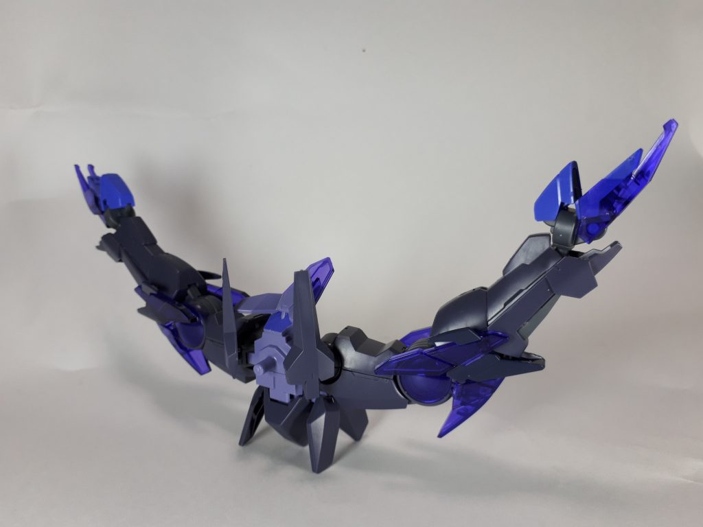 バックパックの正体は、トランジェントガンダムグレイシャーの下半身丸ごとです(笑)