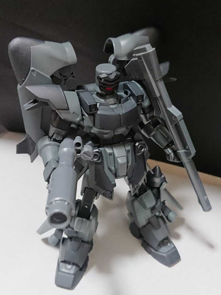 機体名 B：Doll

[武装]トーデスブロック、ハイパーバズーカ、ビームサーベル?、となっている。

[総合スペック]1.0～13.0の内。
7.5～??と想定。

GBNの運営陣が操作する機体として量産されるはずだったが急遽中止になった。

脚部のスラスターに特殊な機能を施しており宙に浮く事が出来る(あまり長時間は使えない)地上は勿論水上でも可能で少し機動力が上昇する。
分かりやすく説明すると