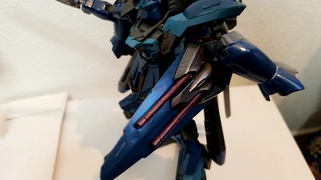 115mm 2連装衝角砲「ケーファー・ツヴァイ」
カラミティ本来の武装
シールドにはビームサーベルが仕込まれている