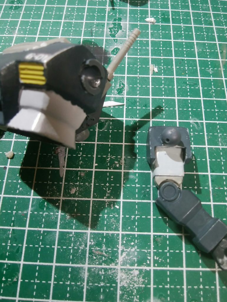 肩と首はボールジョイント。これでかなり可動範囲が広がりました。