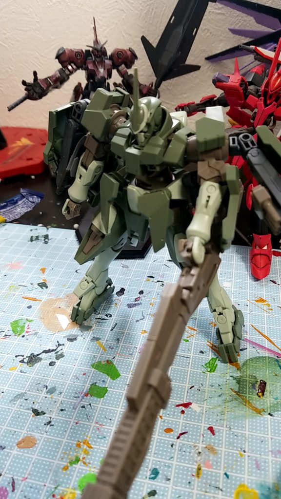 塗装前
今回はほとんど道具を使ってない
ピンバイスで穴を開けたくらいでほとんどがストライカージンクスのパーツで作っている
使った別パーツは
ガンダムアスタロトリナシメントのコンバットナイフとマシンガン
ボールデンアームズのジョイント
バトルアームズのジョイント