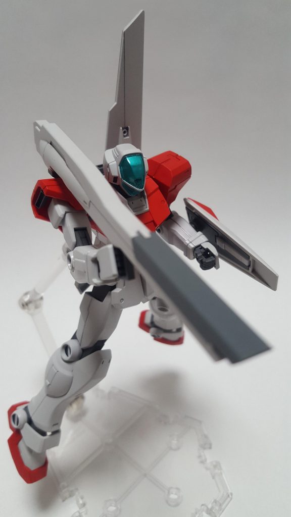 攻撃は主に、ビームバズーカでの中～長距離射撃。ビームバズーカは、サテライトキャノンを改造して作成されており、サテライトキャノンのような戦略兵器としての使用ではなく、戦術兵器として使用される。通常のビームライフルより高威力で、ビーム有効範囲が広範囲の為、命中率が高い。（サテライトキャノンを打つことは出来ない。）