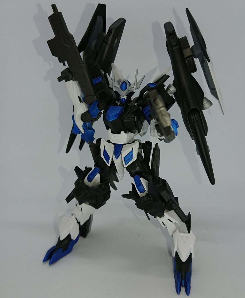 110mmマシンガン、実弾ライフル
ヴリトラの欠点を補うために用意されたエネルギー消費のない火器。
ビーム兵器に比べ火力は劣るが取り回しが良く、ヴリトラを使えない数多くの局面で使用される。
どちらも不使用時には腰のラッチに懸架される。