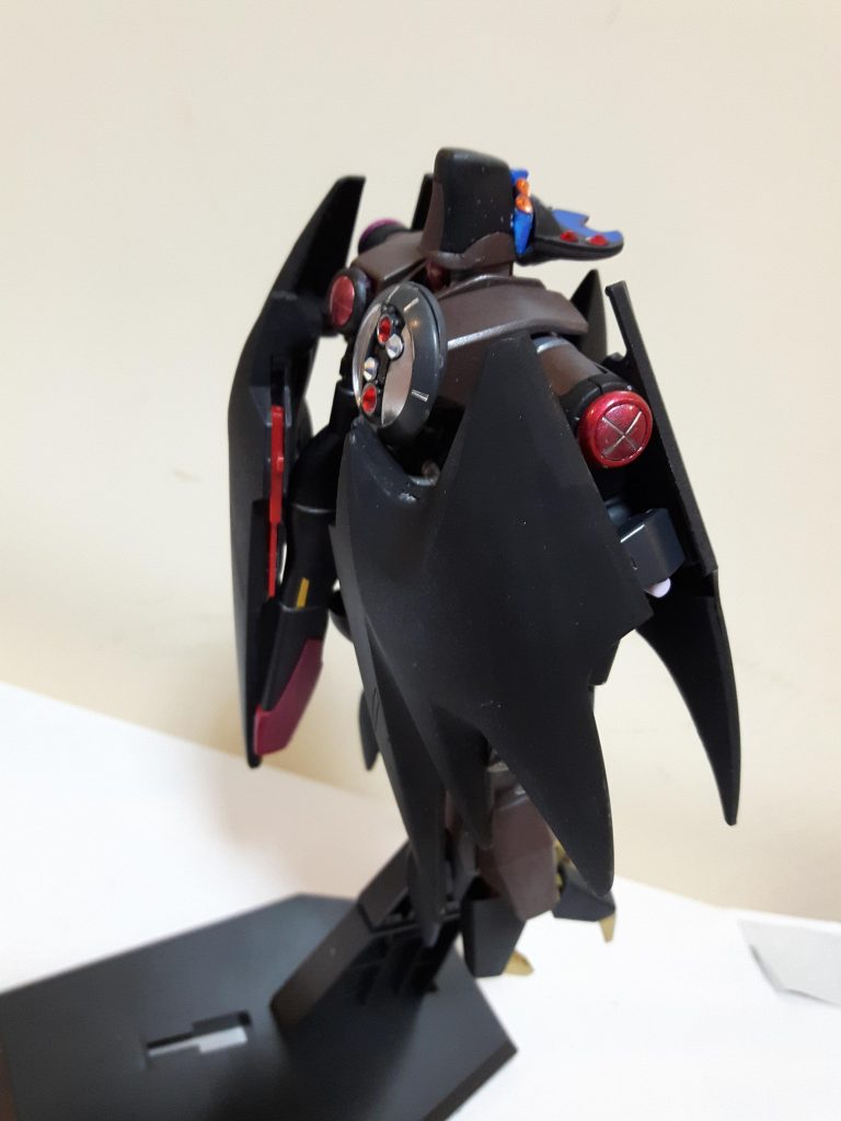 蝙蝠モードじゃあ肩のセンサーは見えます。