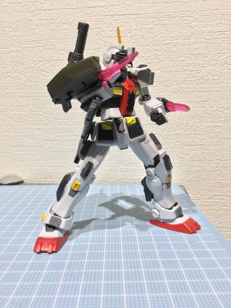 両腕にビームタガーを装備。蹴りもそうですが、基本体術を得意とします。