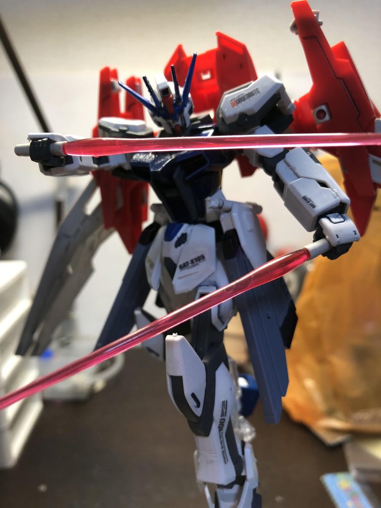 ビームサーベル
白兵戦用の武装。バックパックに4本、本体に6本に搭載されている