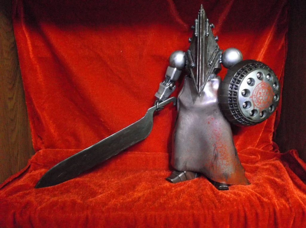 血と鉄錆の世界より来る罪の体現者。身の丈ほどもある凶悪な鉄の刃を振りかざして敵に襲い掛かる。