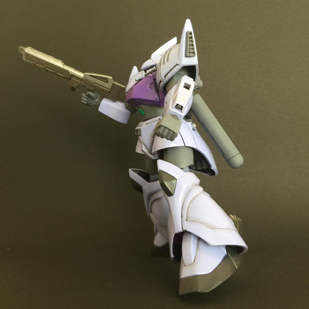 ビームマシンガンが時代的に合ってませんが
好みで装備しちゃいました(^ ^)