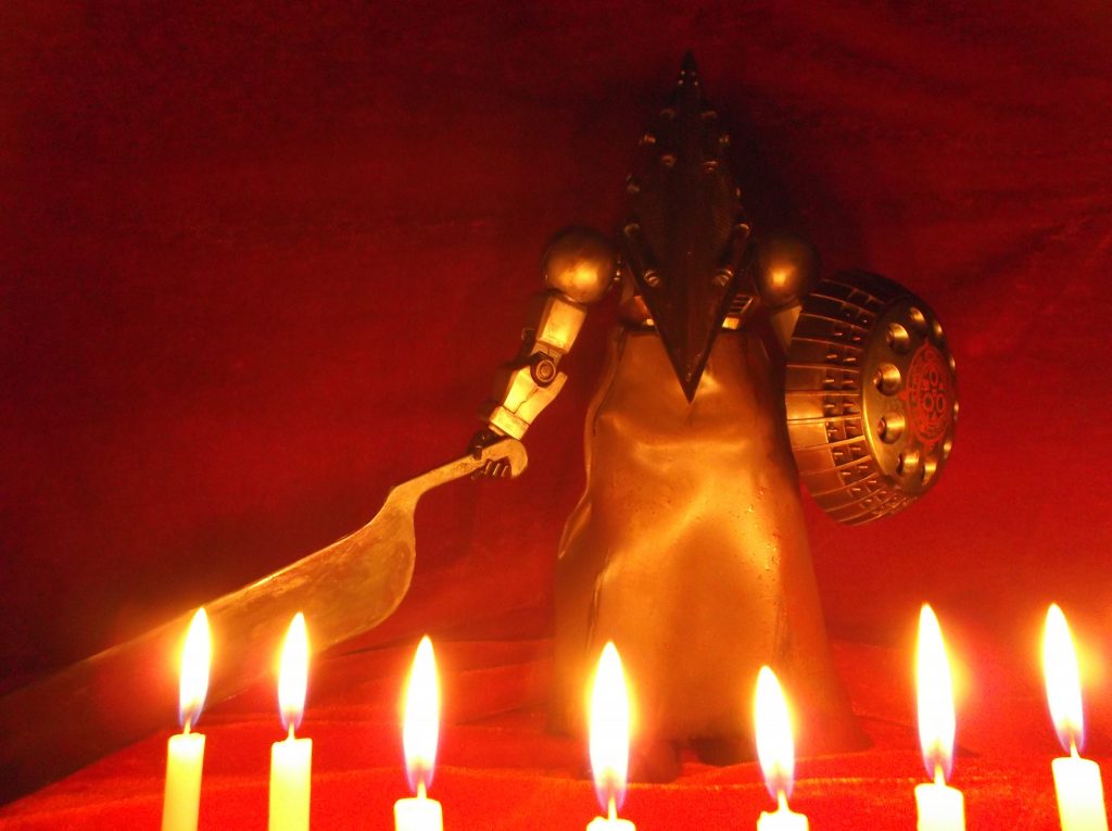 蝋燭によるライトアップ。その者、邪教の儀式により顕現する・・・