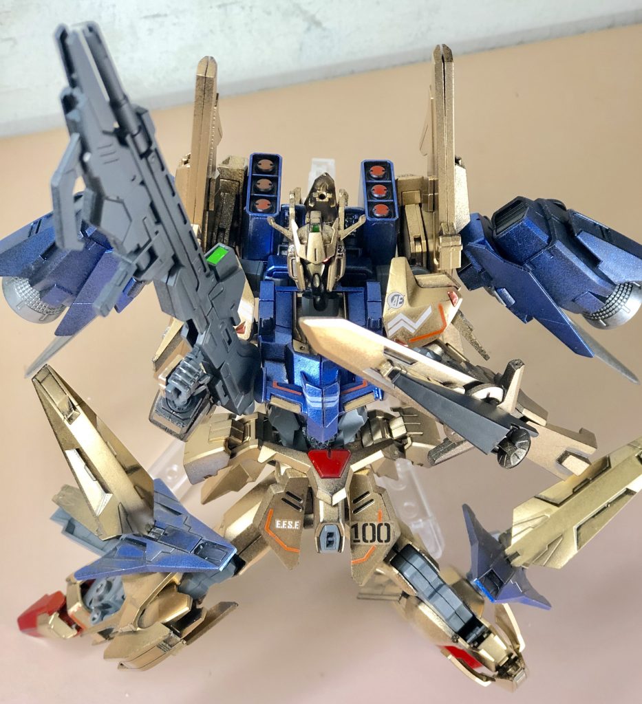 シールド
シールドにはダブルオーダイバーエースの大剣と百万式の余りから作られています