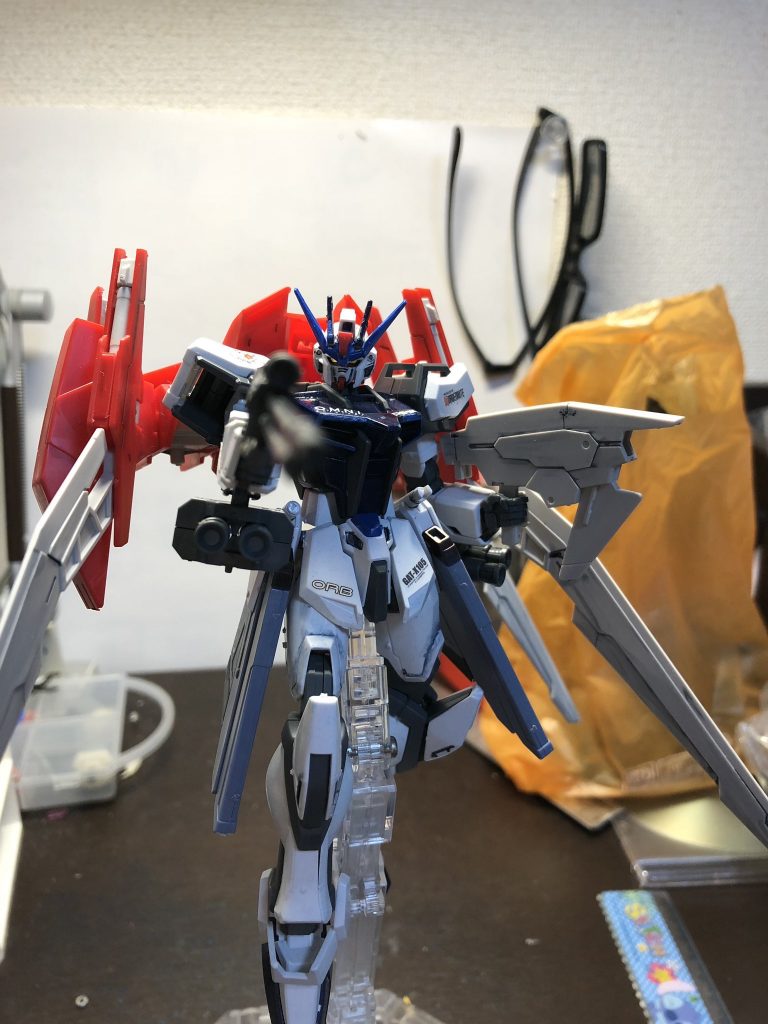 ロングレンジ・ビームライフル
GAT-X102 デュエルのものと似た形状のライフル
ショートレンジ・ビームライフル
小型ライフル。取り回しがよく扱いやすいがレクスはあまり使っていない